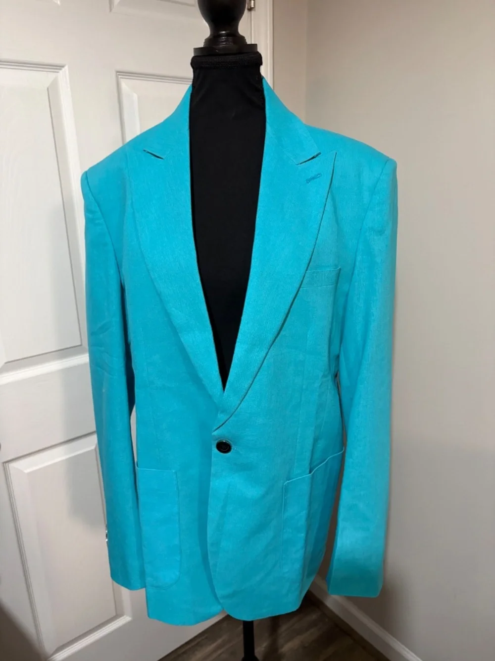 Mi Bo Tong Suit